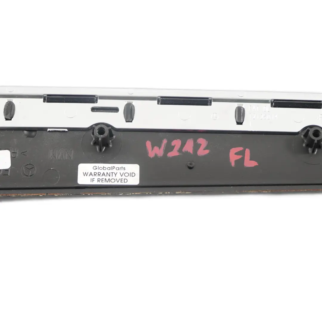 Listwa Boczka Lewy Przód Aluminium do Mercedes W212 o numerze A2127200522 Mercedes W212 Listwa Boczka Lewy Przód Aluminium - SKU A2127200522 - Numer Części A2127200522