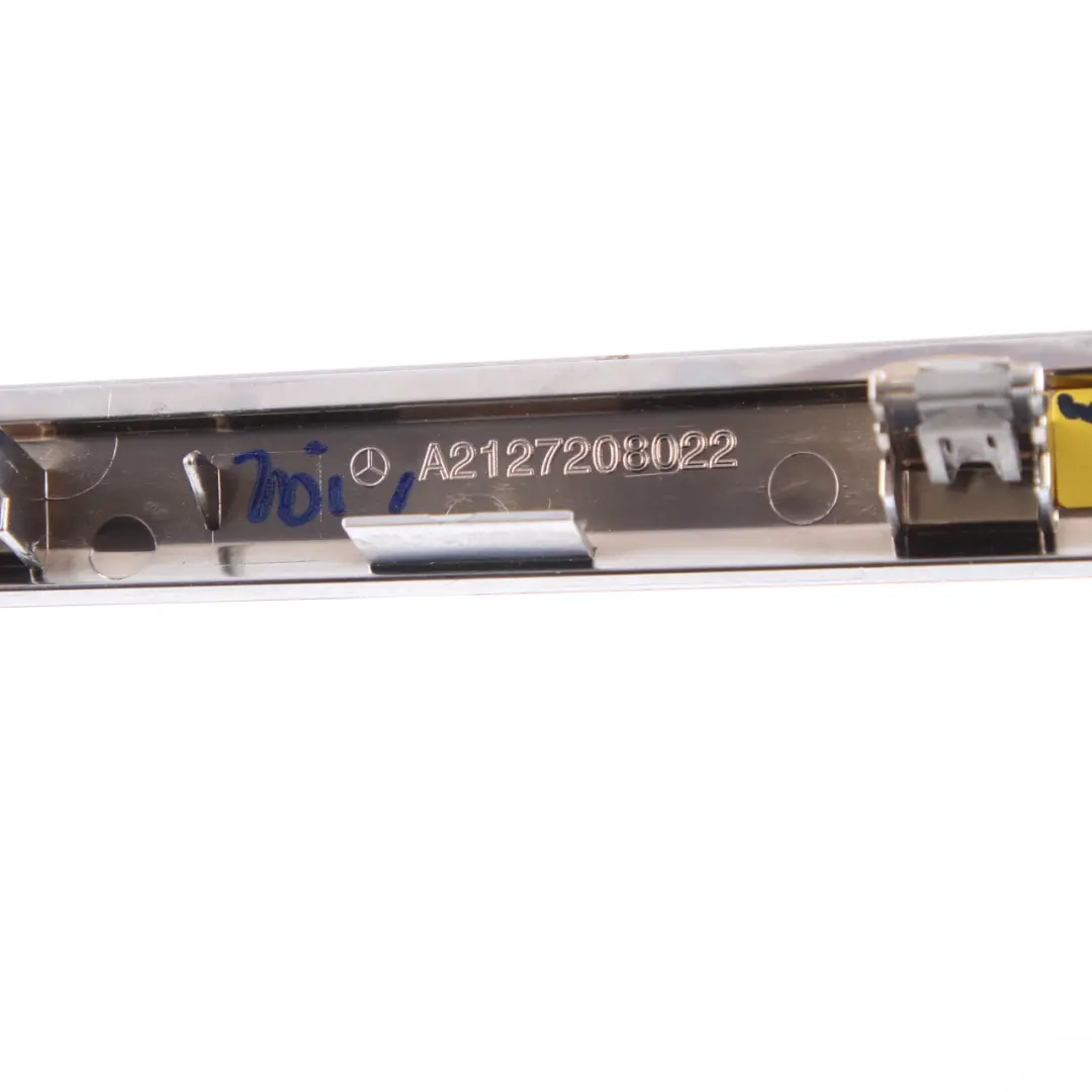 Modanatura Porta Anteriore Destra Striscia Decorativa per Mercedes W212 con numero di parte A2127208022 Mercedes W212 Modanatura Porta Anteriore Destra Striscia Decorativa - SKU A2127208022 - Numero di parte A2127208022