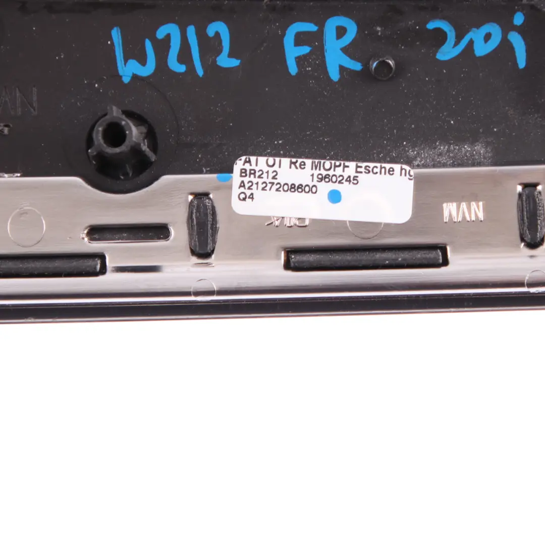 Listwa Drzwi Dekor Tapicerki Przód Prawy do Mercedes W212 S212 o numerze A2127208600 Mercedes W212 S212 Listwa Drzwi Dekor Tapicerki Przód Prawy - SKU A2127208600 - Numer Części A2127208600