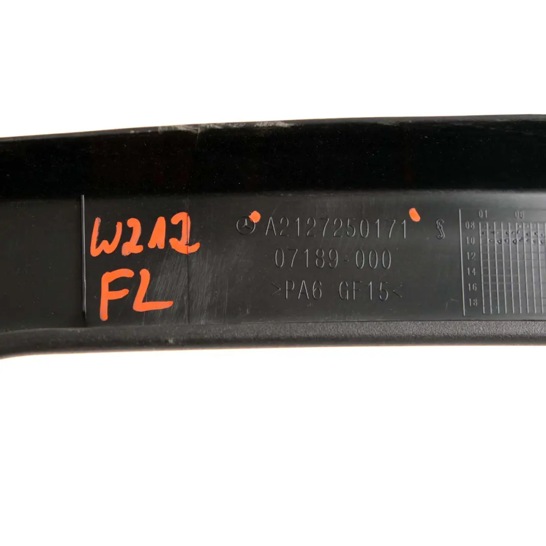Ramka Osłona Szyby Drzwi Lewy Przód do MERCEDES W212 o numerze A2127250171 MERCEDES W212 Ramka Osłona Szyby Drzwi Lewy Przód - SKU A2127250171 - Numer Części A2127250171