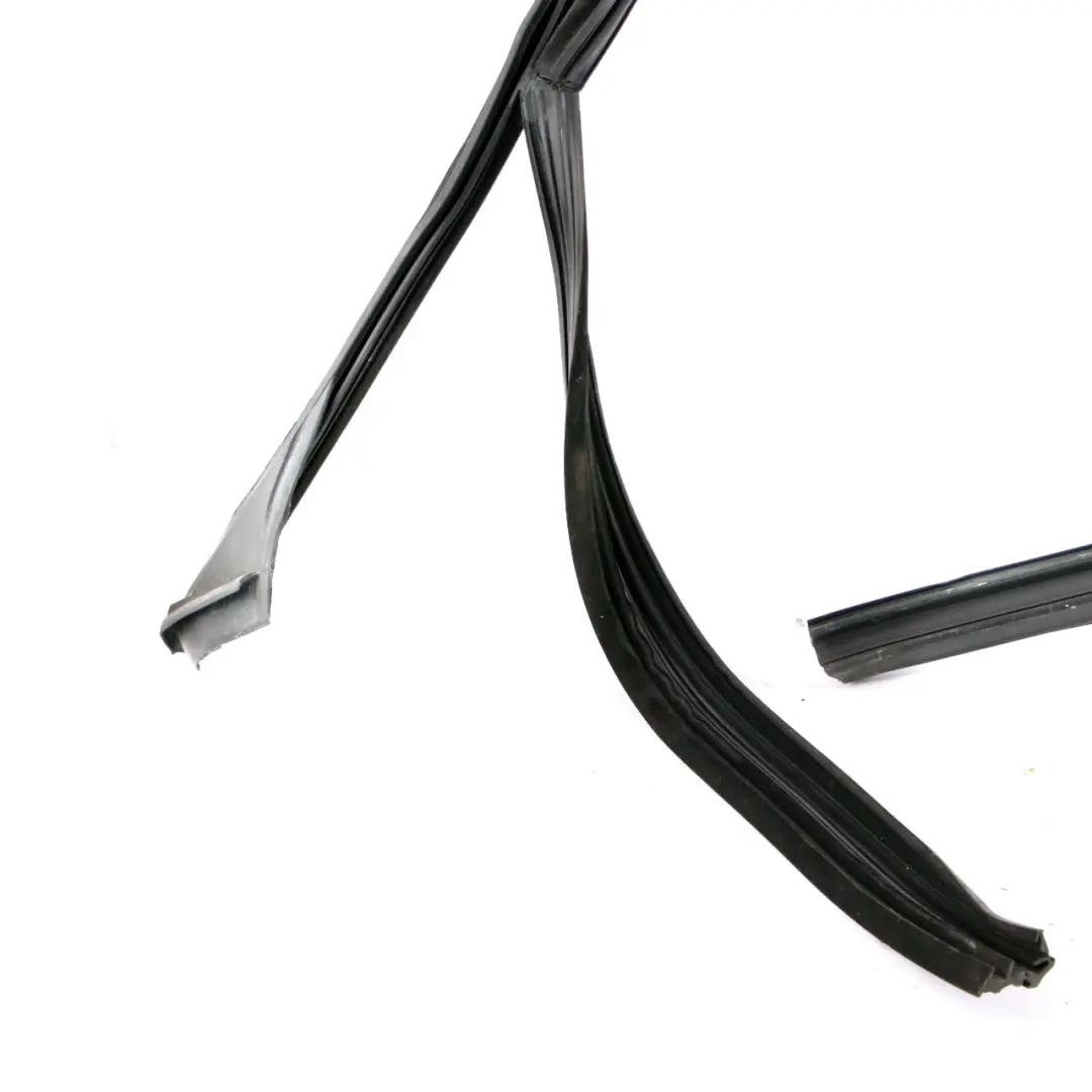 Mercedes W212 Joint D'étanchéité Fenêtre Avant Droite D'étanchéité - SKU A2127250225 - Numéro de pièce A2127250225