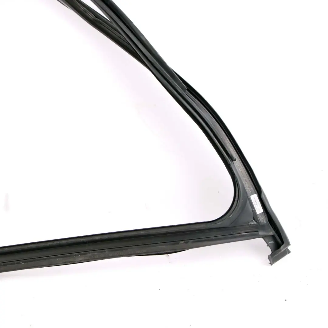 Junta Ventana Delantera Derecha Puerta O/S Carril para Mercedes W212 con número de pieza A2127250225 Mercedes W212 Junta Ventana Delantera Derecha Puerta O/S Carril - SKU A2127250225 - Número de pieza A2127250225