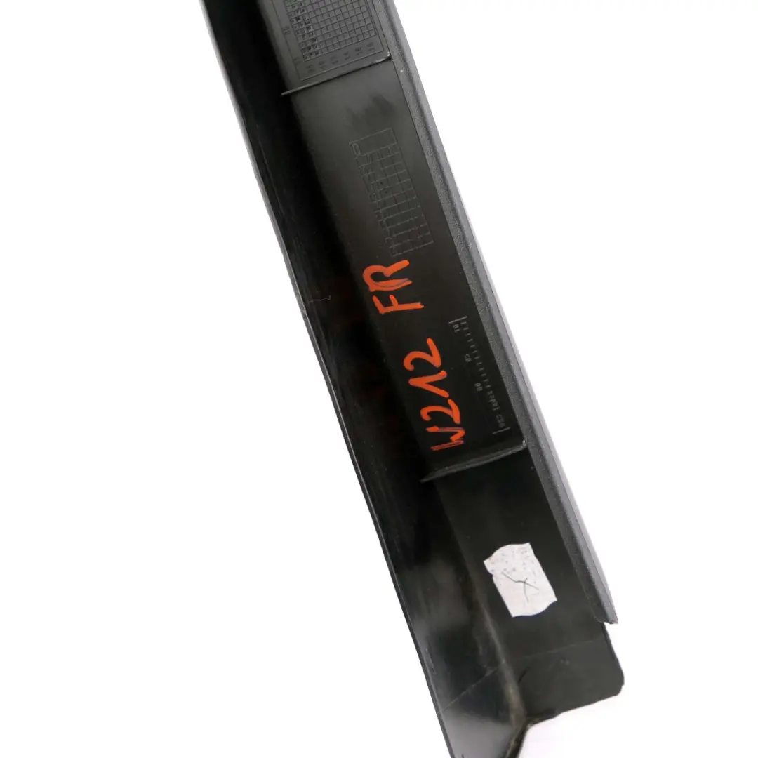 Mercedes W212 Cornice Finestrino Anteriore Destro Rivestimento - SKU A2127250271 - Numero di parte A2127250271