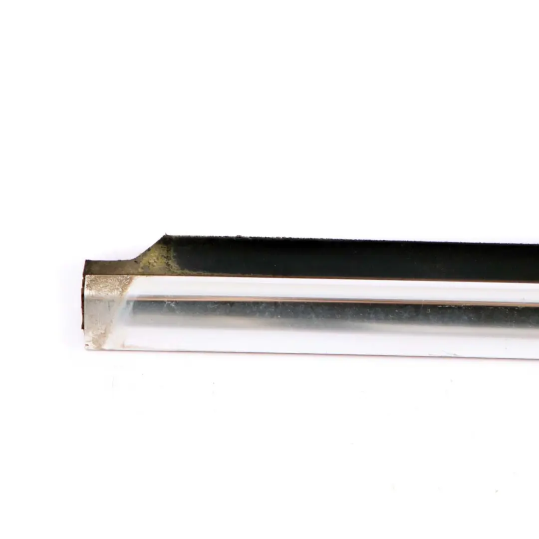 Tira Ventana Mercedes W212 Moldura Puerta Delantera Izquierda Cromo para con número de pieza A2127250565 Tira Ventana Mercedes W212 Moldura Puerta Delantera Izquierda Cromo - SKU A2127250565 - Número de pieza A2127250565