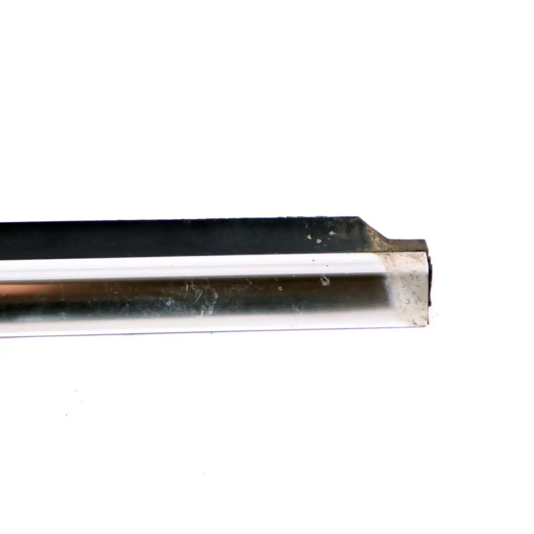 Listwa Uszczelka Drzwi Prawy Przód do MERCEDES W212 o numerze A2127250665 MERCEDES W212 Listwa Uszczelka Drzwi Prawy Przód - SKU A2127250665 - Numer Części A2127250665