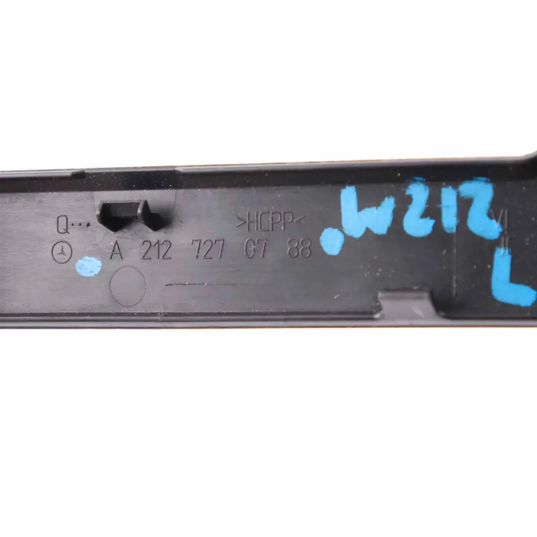 Scheda Porta Anteriore Sinistra Supporto Maniglia Nero per Mercedes W212 con numero di parte A2127270788 Mercedes W212 Scheda Porta Anteriore Sinistra Supporto Maniglia Nero - SKU A2127270788 - Numero di parte A2127270788