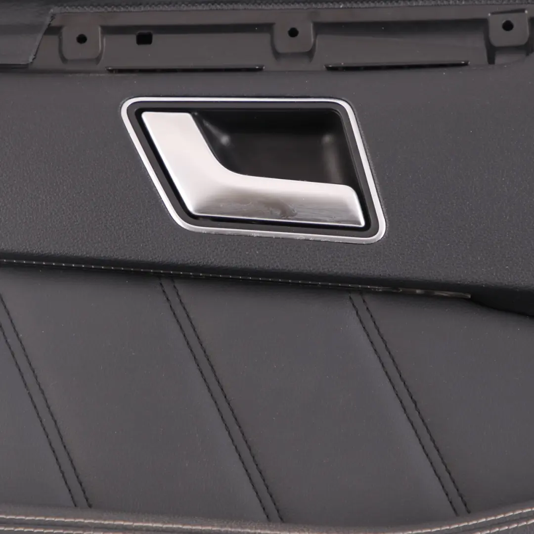 Scheda Porta Posteriore Sinistra Pannello di Rivestimento Nero per Mercedes W212 con numero di parte A2127300170 Mercedes W212 Scheda Porta Posteriore Sinistra Pannello di Rivestimento Nero - SKU A2127300170 - Numero di parte A2127300170