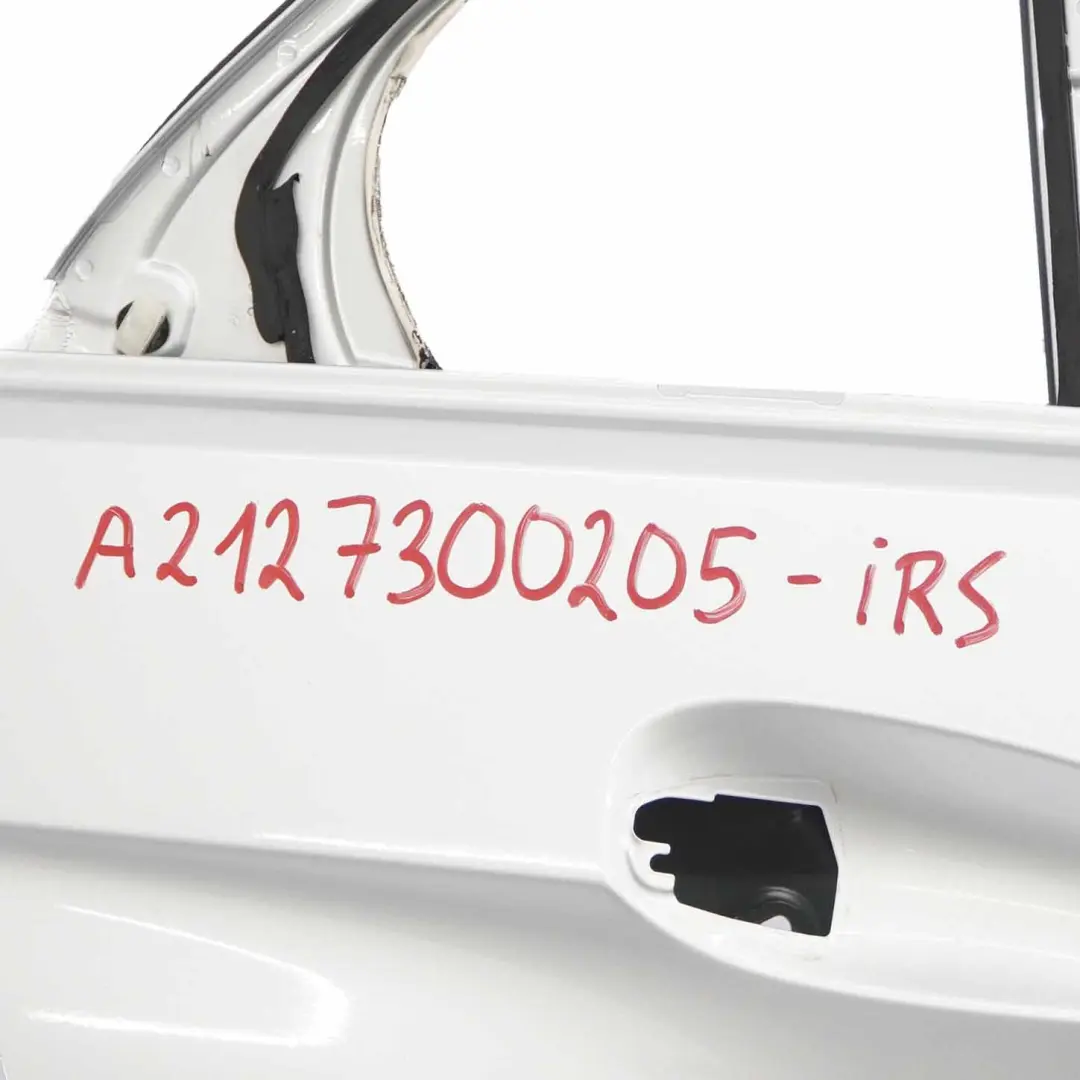 Puerta Trasera Derecha Tapa Panel Iridium Silver Metallic - 775 para Mercedes W212 con número de pieza A2127300205 Mercedes W212 Puerta Trasera Derecha Tapa Panel Iridium Silver Metallic - 775 - SKU A2127300205-IRS - Número de pieza A2127300205