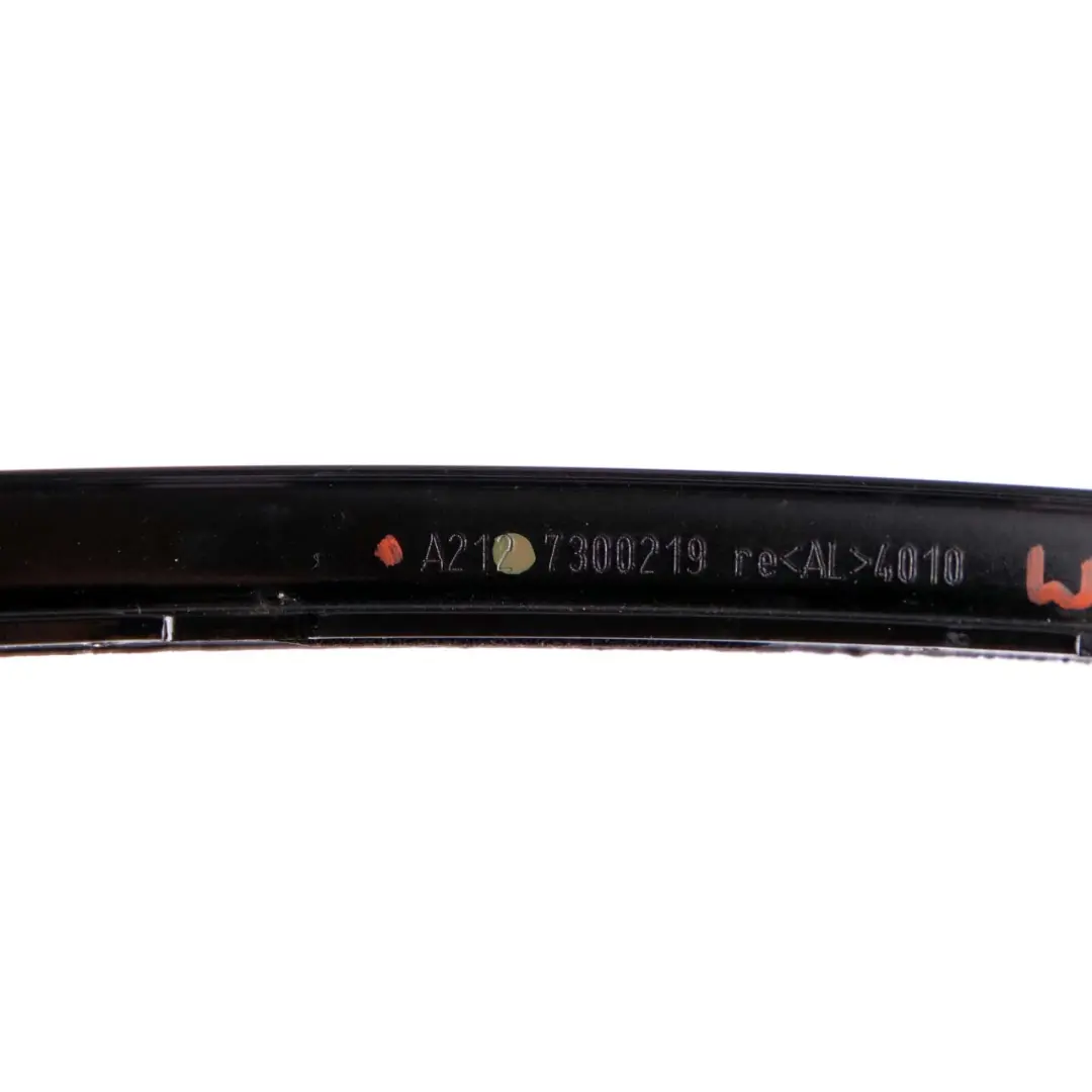 Mercedes W212 Finestrino Trim Posteriore Destro Striscia Guida Nero - SKU A2127300219 - Numero di parte A2127300219