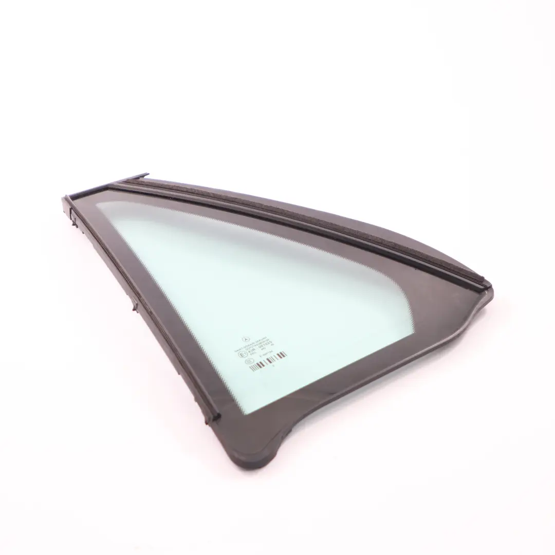 Quarto Finestra Laterale Posteriore Sinistra Vetro Verde AS2 per Mercedes W212 con numero di parte A2127300355 Mercedes W212 Quarto Finestra Laterale Posteriore Sinistra Vetro Verde AS2 - SKU A2127300355 - Numero di parte A2127300355