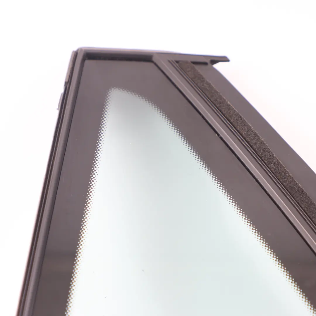 Viertel Seiten Scheibe Hinten Links Seiten Verglasung Grünglas AS2 für Mercedes W212 mit Teilenummer A2127300355 Mercedes W212 Viertel Seiten Scheibe Hinten Links Seiten Verglasung Grünglas AS2 - SKU A2127300355 - Teilenummer A2127300355