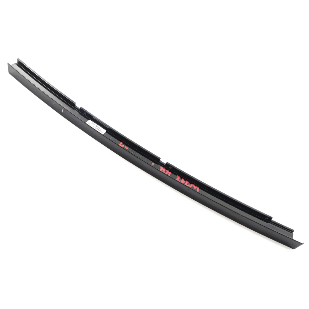 Finitura Telaio Finestra Pilastro Porta Posteriore Destra per Mercedes W212 con numero di parte A2127300419 Mercedes W212 Finitura Telaio Finestra Pilastro Porta Posteriore Destra - SKU A2127300419-1 - Numero di parte A2127300419