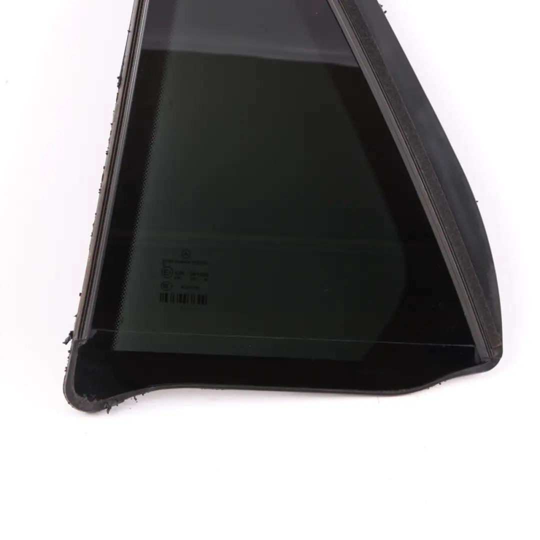 Vetro Finestra Posteriore Sinistra Lato Porta Tinta Nero AS3 per Mercedes W212 con numero di parte A2127300755 Mercedes W212 Vetro Finestra Posteriore Sinistra Lato Porta Tinta Nero AS3 - SKU A2127300755 - Numero di parte A2127300755