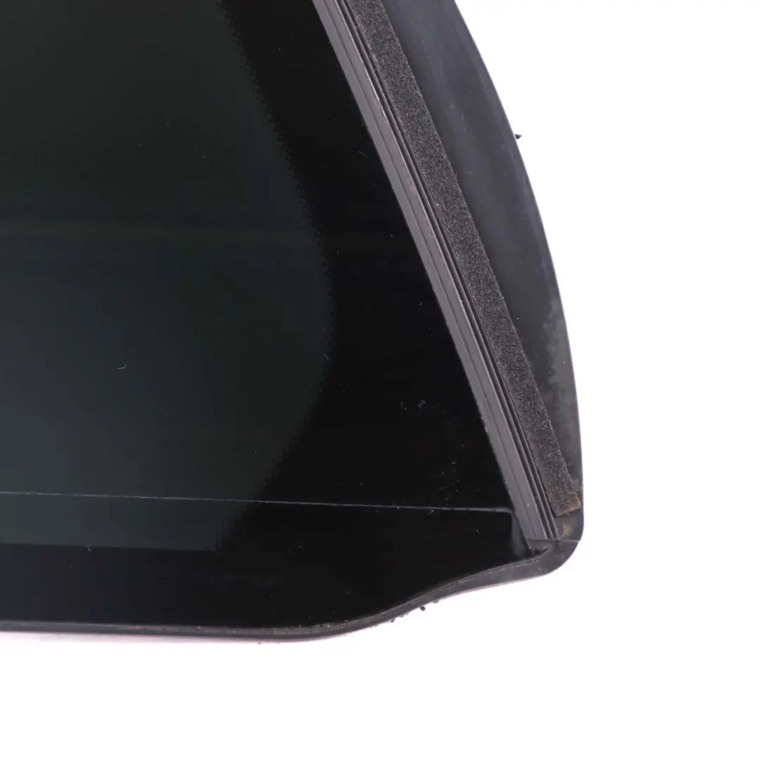 Vetro Finestra Posteriore Sinistra Lato Porta Tinta Nero AS3 per Mercedes W212 con numero di parte A2127300755 Mercedes W212 Vetro Finestra Posteriore Sinistra Lato Porta Tinta Nero AS3 - SKU A2127300755 - Numero di parte A2127300755