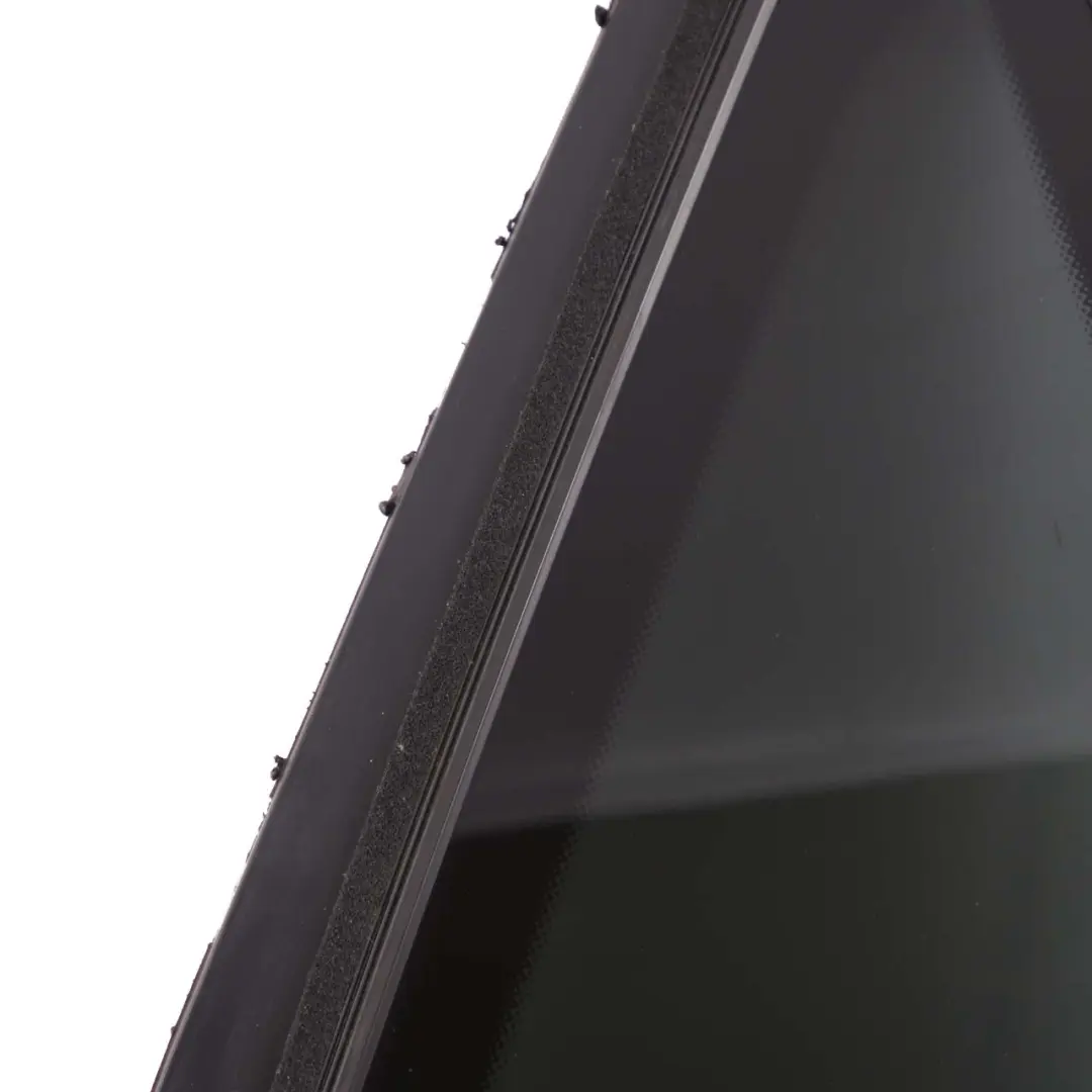 Mercedes W212 Vitre Arrière Droite Teintée Noire AS3 - SKU A2127300855 - Numéro de pièce A2127300855