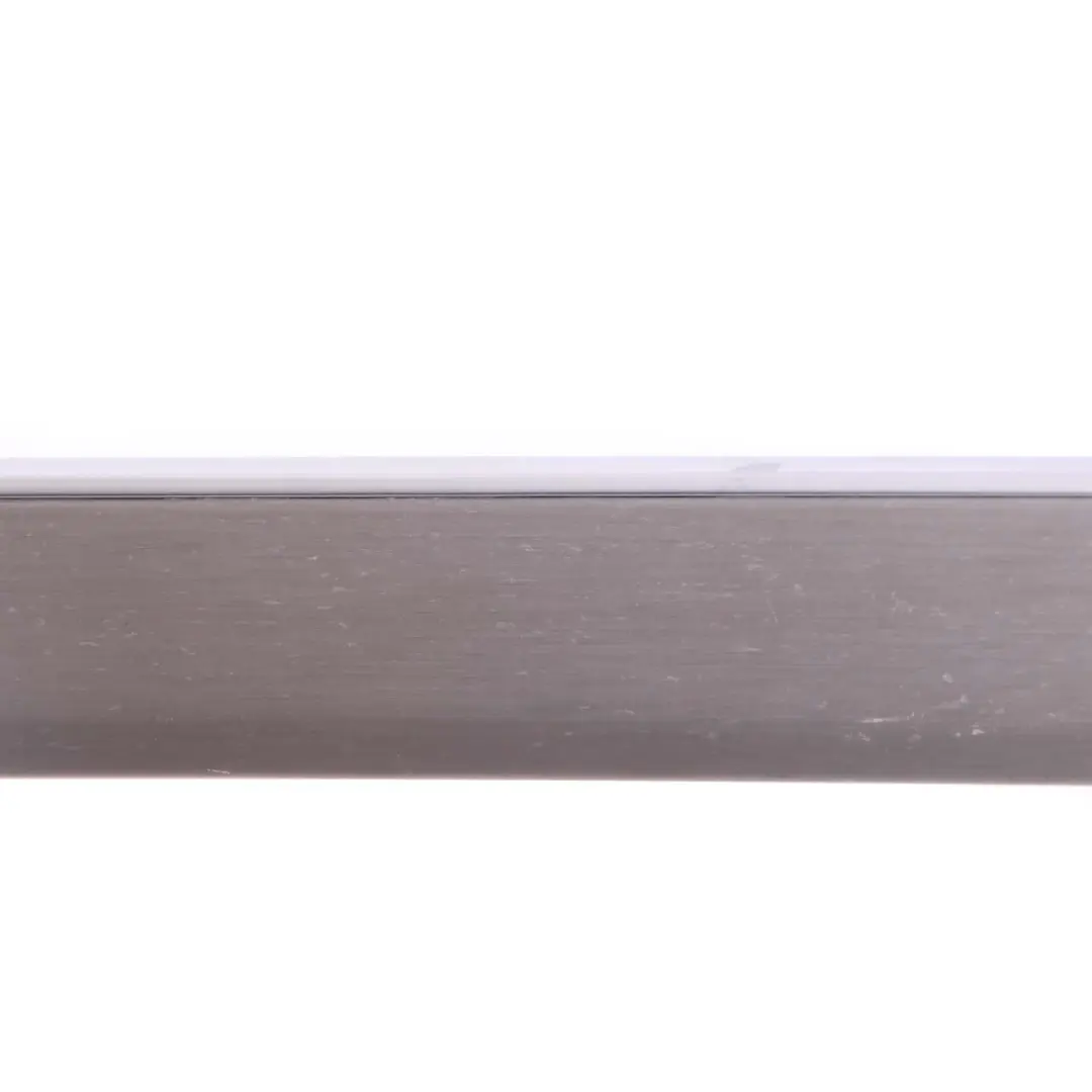 Listwa Tapicerki Drzwi Tylna Lewa Aluminium do Mercedes W212 o numerze A2127301722 Mercedes W212 Listwa Tapicerki Drzwi Tylna Lewa Aluminium - SKU A2127301722 - Numer Części A2127301722