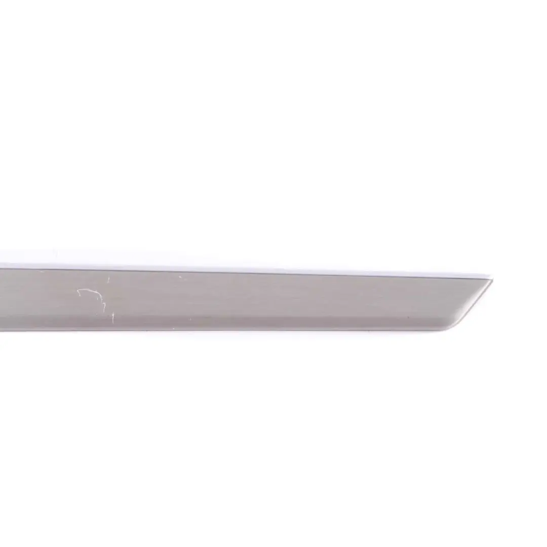 Rivestimento porta interna posteriore destra alluminio per Mercedes W212 con numero di parte A2127301822 Mercedes W212 Rivestimento porta interna posteriore destra alluminio - SKU A2127301822 - Numero di parte A2127301822
