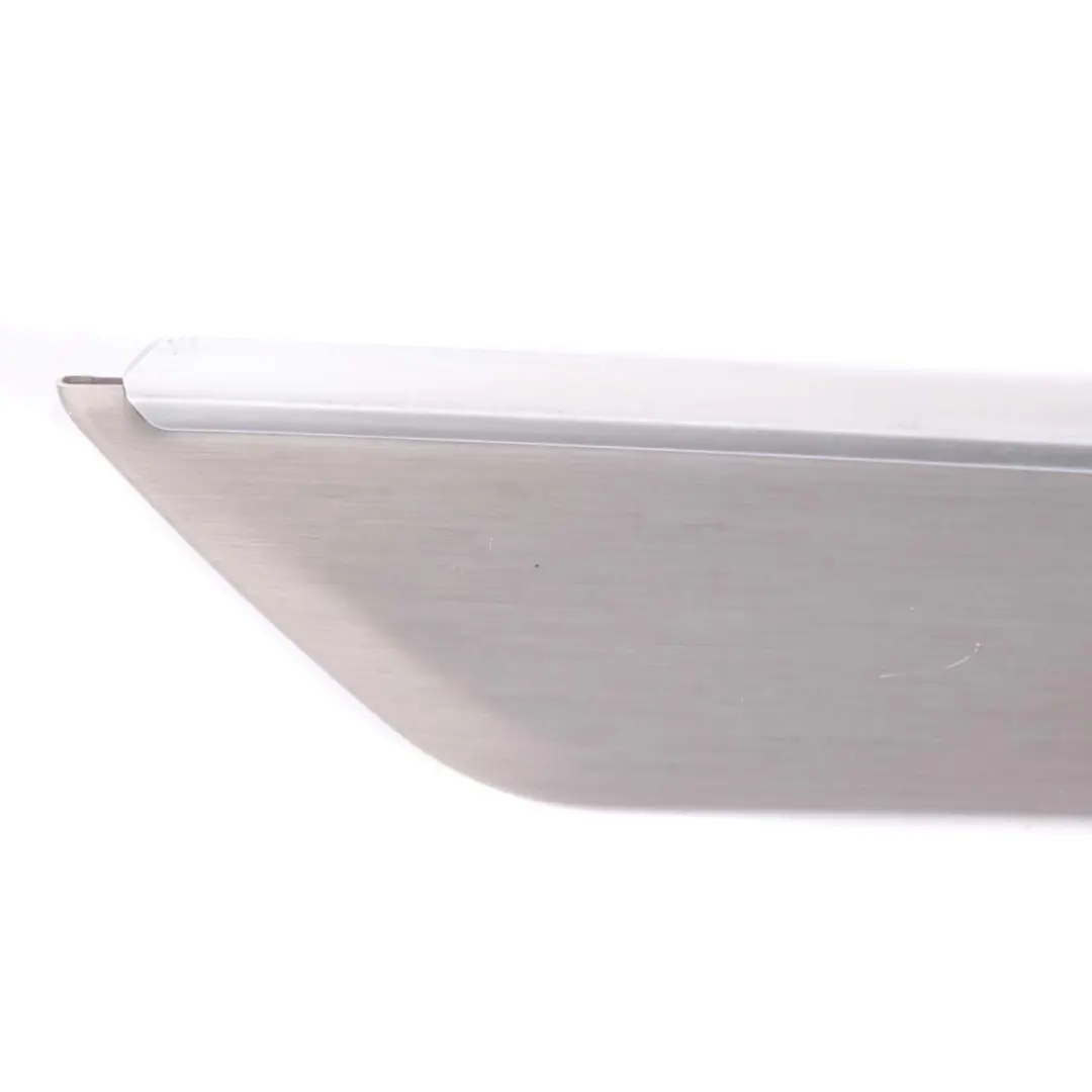 Rivestimento porta interna posteriore destra alluminio per Mercedes W212 con numero di parte A2127301822 Mercedes W212 Rivestimento porta interna posteriore destra alluminio - SKU A2127301822 - Numero di parte A2127301822