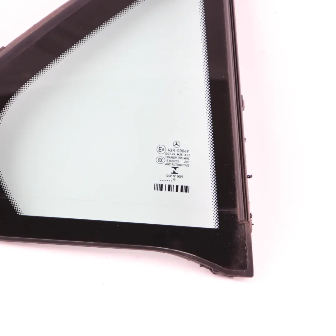 ventana trasero puerta derecha acristalamiento trimestre AS2 para Mercedes W212 con número de pieza A2127304000 Mercedes W212 ventana trasero puerta derecha acristalamiento trimestre AS2 - SKU A2127304000 - Número de pieza A2127304000