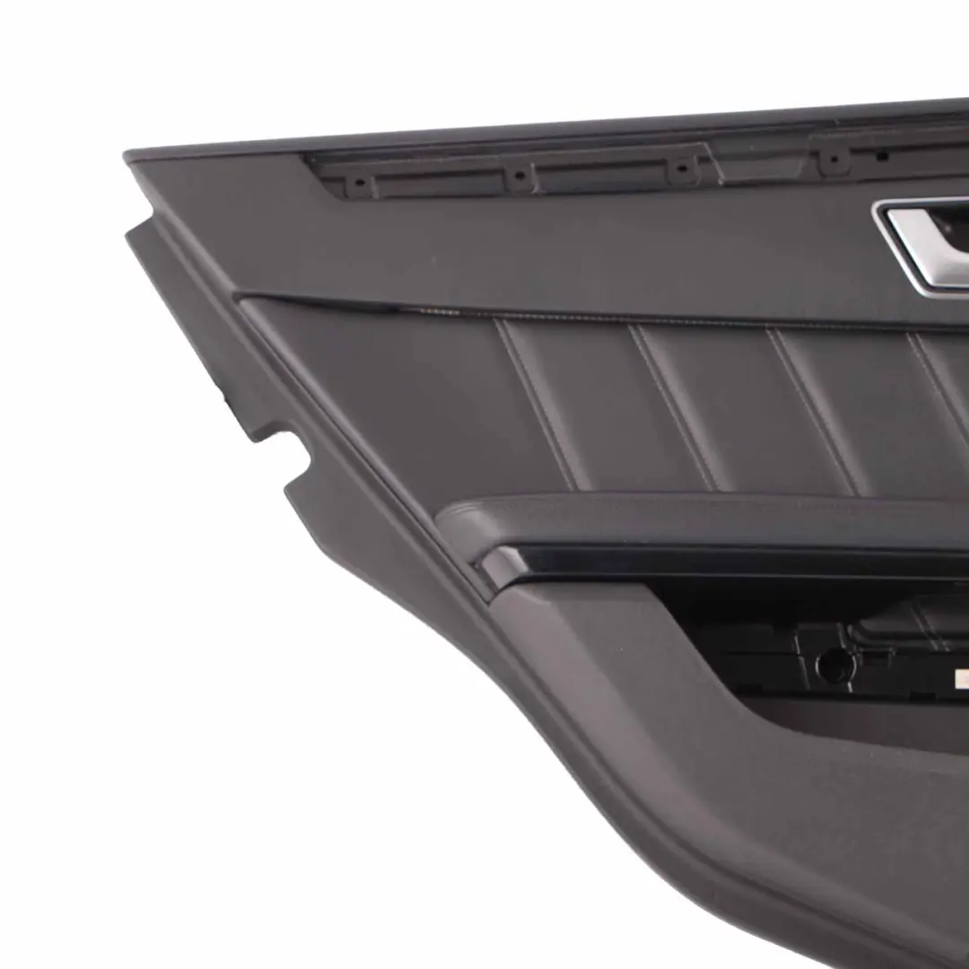 Tarjeta de Puerta Trasera Izquierda de Imitación Cuero Negro para Mercedes W212 con número de pieza A2127306770 Mercedes W212 Tarjeta de Puerta Trasera Izquierda de Imitación Cuero Negro - SKU A2127306770 - Número de pieza A2127306770