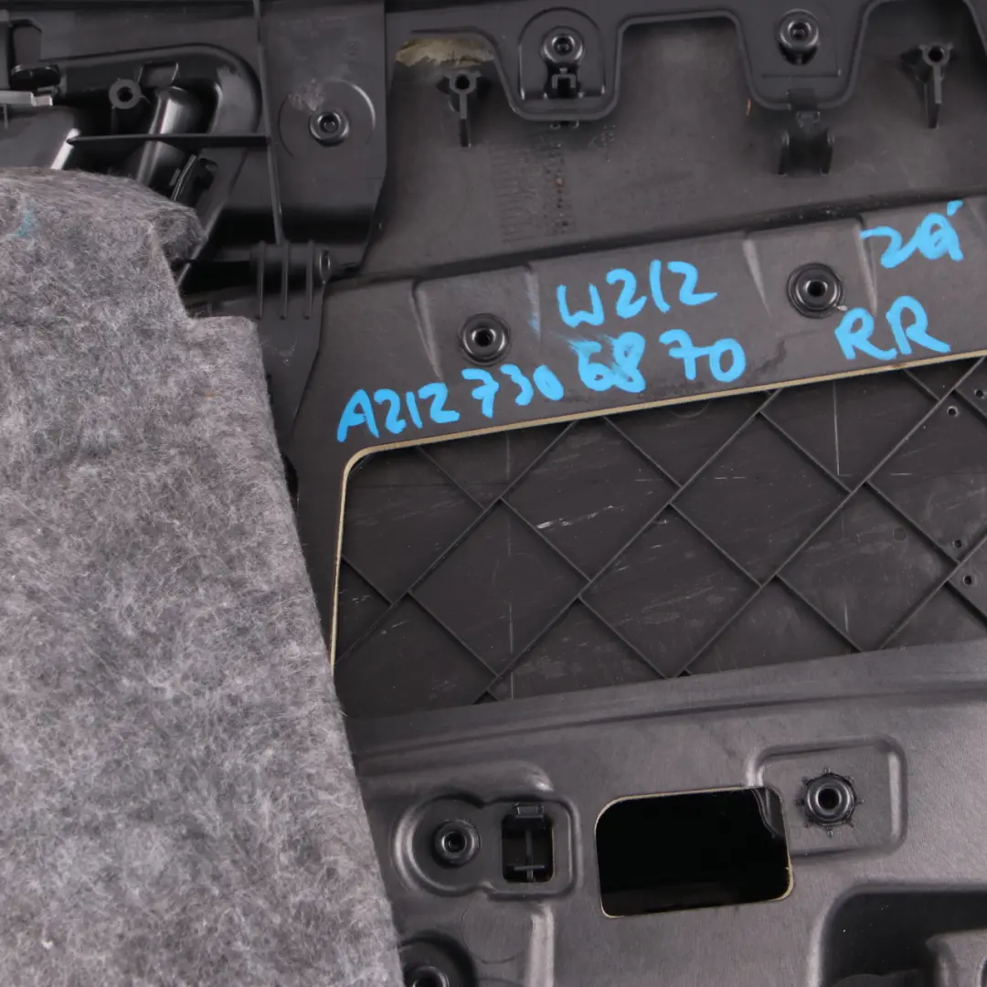 Türverkleidung Hinten Links Abdeckung Schwarz Kunstleder für Mercedes W212 mit Teilenummer A2127306770 Mercedes W212 Türverkleidung Hinten Links Abdeckung Schwarz Kunstleder - SKU A2127306770 - Teilenummer A2127306770