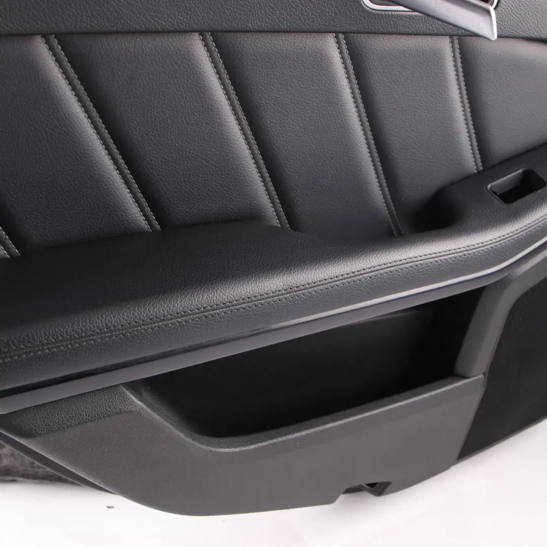 Tarjeta de Puerta Trasera Izquierda de Imitación Cuero Negro para Mercedes W212 con número de pieza A2127306770 Mercedes W212 Tarjeta de Puerta Trasera Izquierda de Imitación Cuero Negro - SKU A2127306770 - Número de pieza A2127306770