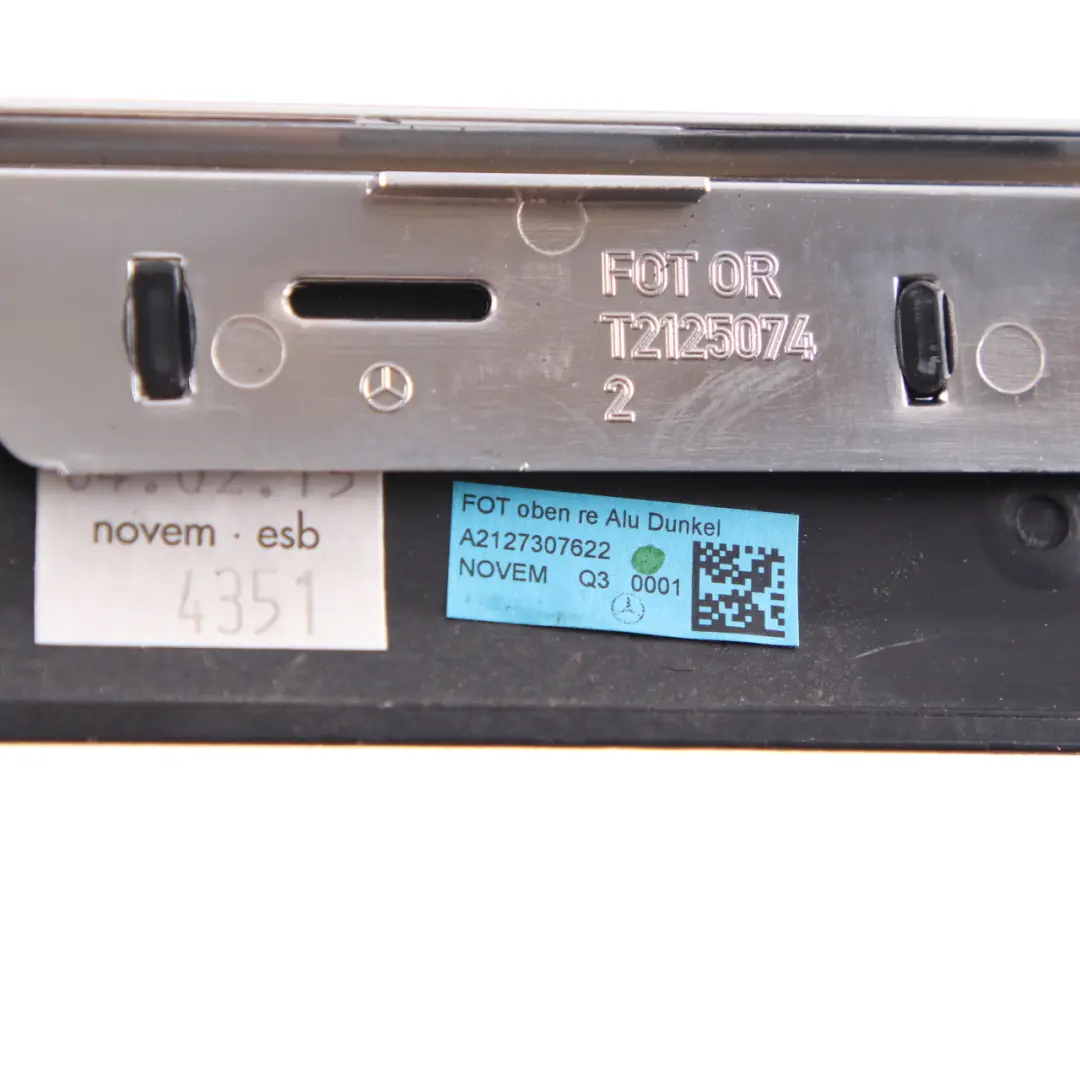 Interior Tarjeta Puerta Trasera Derecha Tira Aluminio para Mercedes W212 con número de pieza A2127307622 Mercedes W212 Interior Tarjeta Puerta Trasera Derecha Tira Aluminio - SKU A2127307622 - Número de pieza A2127307622