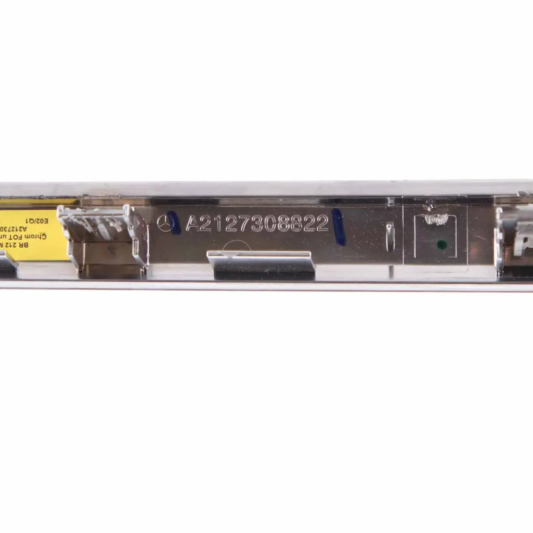 Mercedes W212 Interior de la puerta trasera derecha tira aluminio - SKU A2127308822 - Número de pieza A2127308822