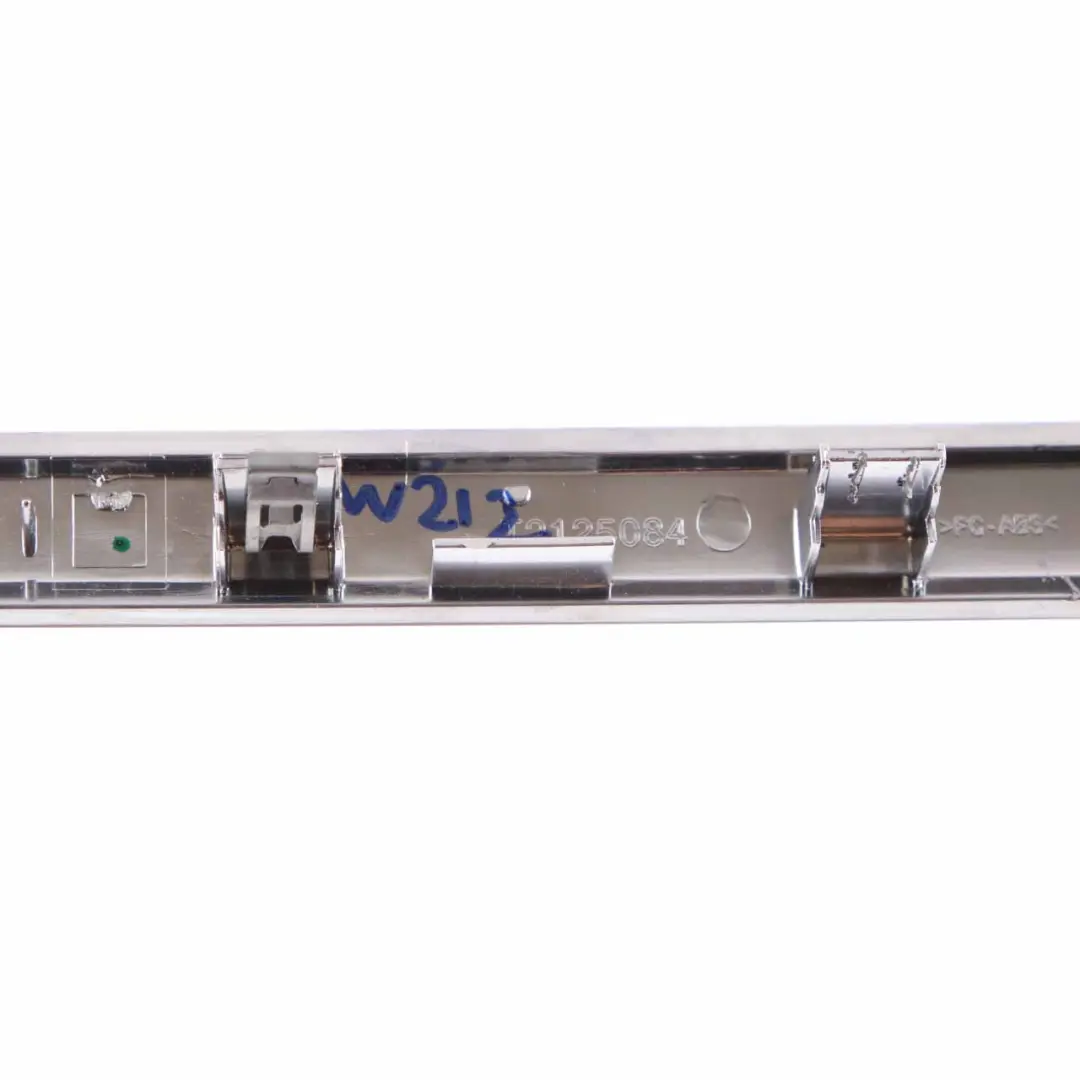Mercedes W212 Interior de la puerta trasera derecha tira aluminio - SKU A2127308822 - Número de pieza A2127308822