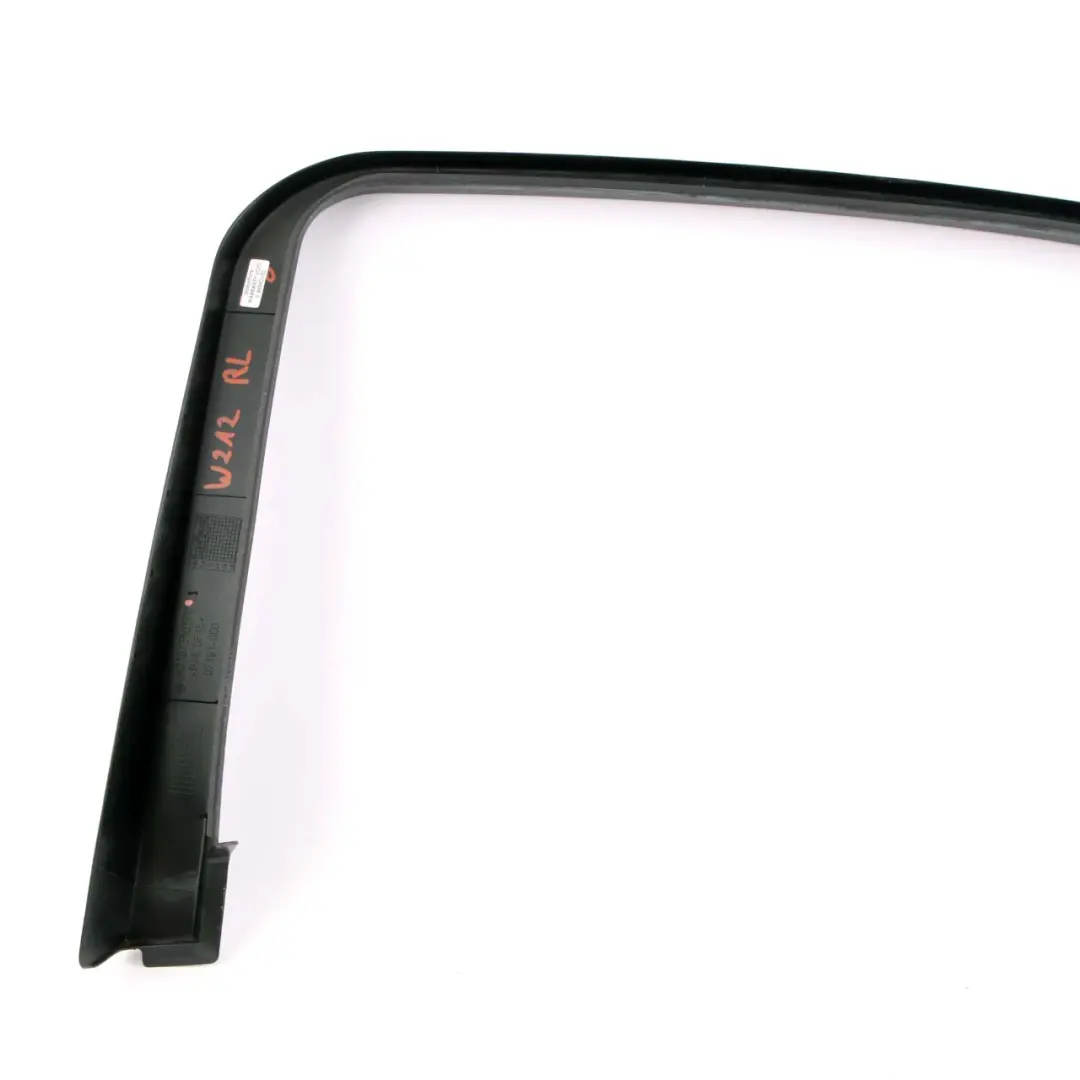 Telaio finestrino porta posteriore sinistra Trim Cover per Mercedes W212 con numero di parte A2127350171 Mercedes W212 Telaio finestrino porta posteriore sinistra Trim Cover - SKU A2127350171 - Numero di parte A2127350171