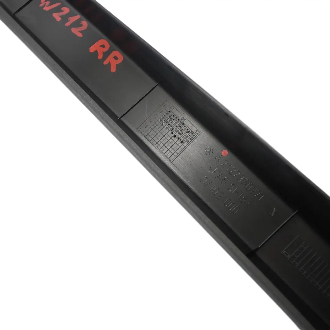 Cadre Fenêtre Porte Arrière Droite Garniture Panneau pour Mercedes W212 à propos du numéro de pièce A2127350271 Mercedes W212 Cadre Fenêtre Porte Arrière Droite Garniture Panneau - SKU A2127350271 - Numéro de pièce A2127350271