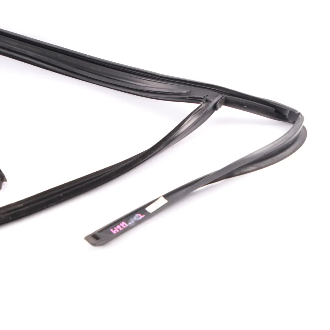 Joint De Porte Mercedes W212 Fenêtre Guide Arrière Droite Sealing pour à propos du numéro de pièce A2127350425 Joint De Porte Mercedes W212 Fenêtre Guide Arrière Droite Sealing - SKU A2127350425 - Numéro de pièce A2127350425