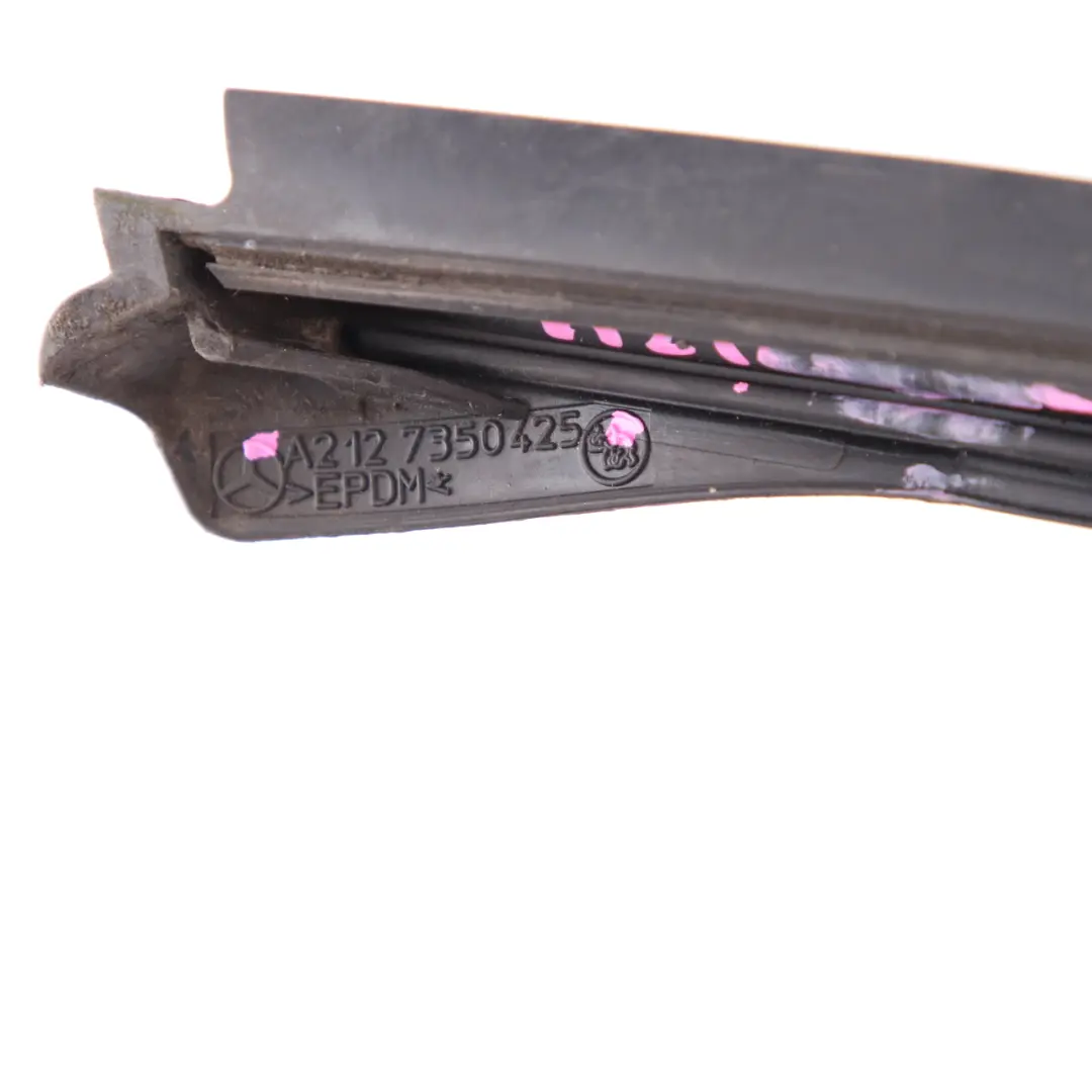 Guarnizione Porta Mercedes W212 Finestra Posteriore Sigillatura per con numero di parte A2127350425 Guarnizione Porta Mercedes W212 Finestra Posteriore Sigillatura - SKU A2127350425 - Numero di parte A2127350425