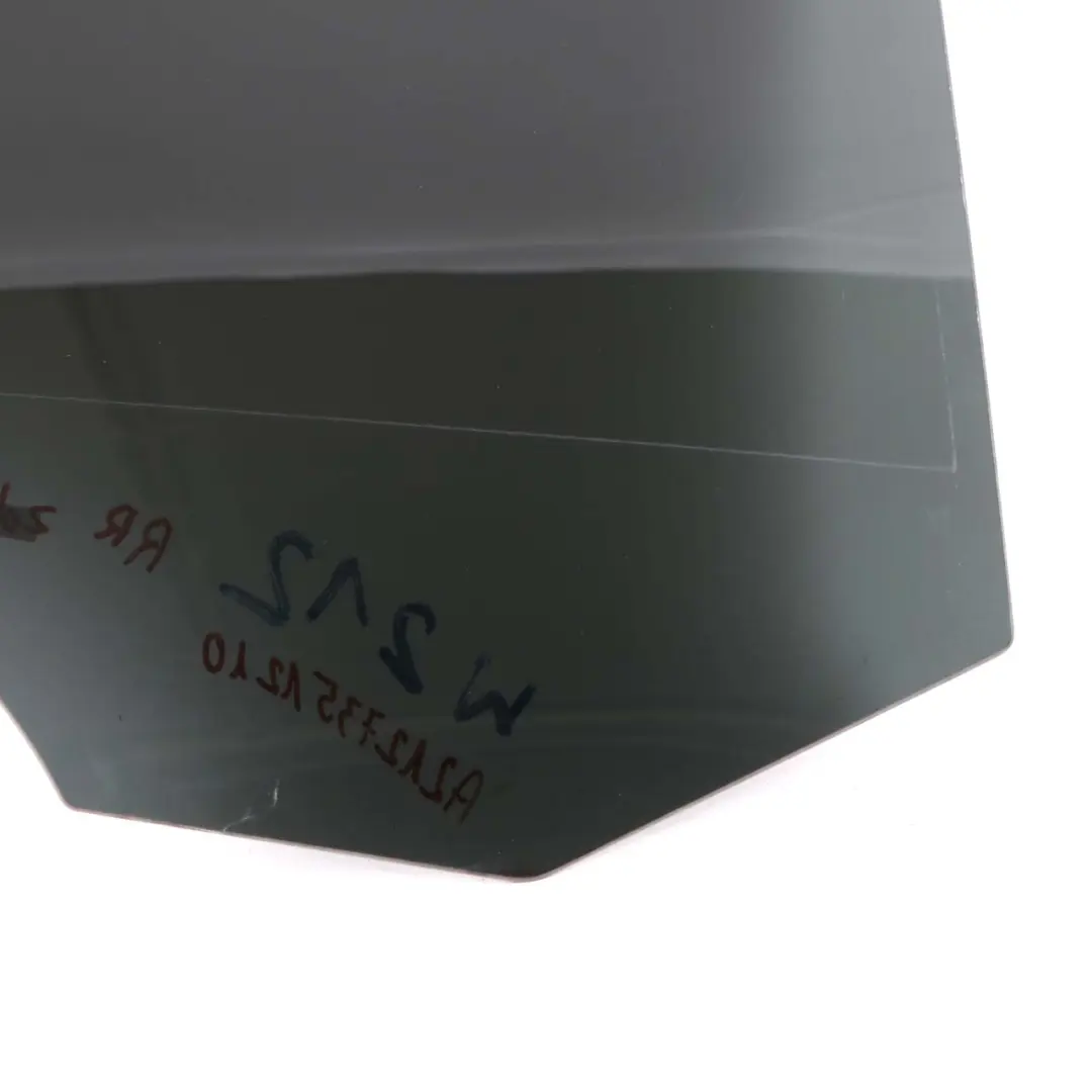Vetro Porta Posteriore Destra Colorato Nero AS3 per Mercedes S212 con numero di parte A2127351210 Mercedes S212 Vetro Porta Posteriore Destra Colorato Nero AS3 - SKU A2127351210 - Numero di parte A2127351210