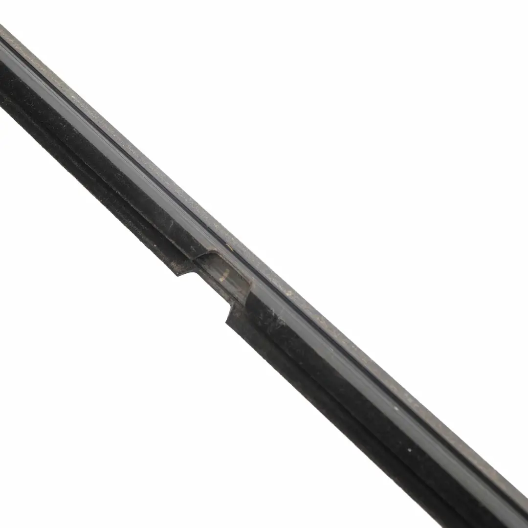 Tira Ventana Mercedes W212 Moldura Puerta Trasera Derecha Negro para con número de pieza A2127351265 Tira Ventana Mercedes W212 Moldura Puerta Trasera Derecha Negro - SKU A2127351265-1 - Número de pieza A2127351265