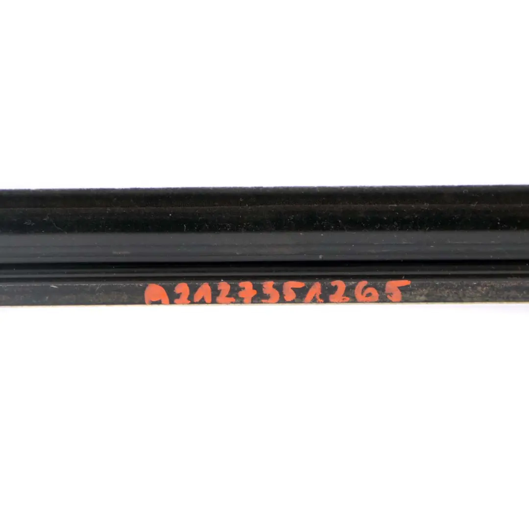 Banda Ventana Mercedes W212 Moldura Puerta Trasera Derecha Cromo para con número de pieza A2127351265 Banda Ventana Mercedes W212 Moldura Puerta Trasera Derecha Cromo - SKU A2127351265 - Número de pieza A2127351265