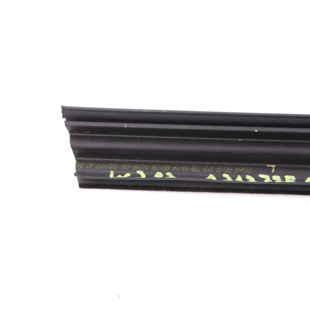 Fensterdichtung Türverkleidung Leiste Hinten Links N/S A2127351365 für Mercedes W212 mit Teilenummer A2127351565 Mercedes W212 Fensterdichtung Türverkleidung Leiste Hinten Links N/S A2127351365 - SKU A2127351565 - Teilenummer A2127351565