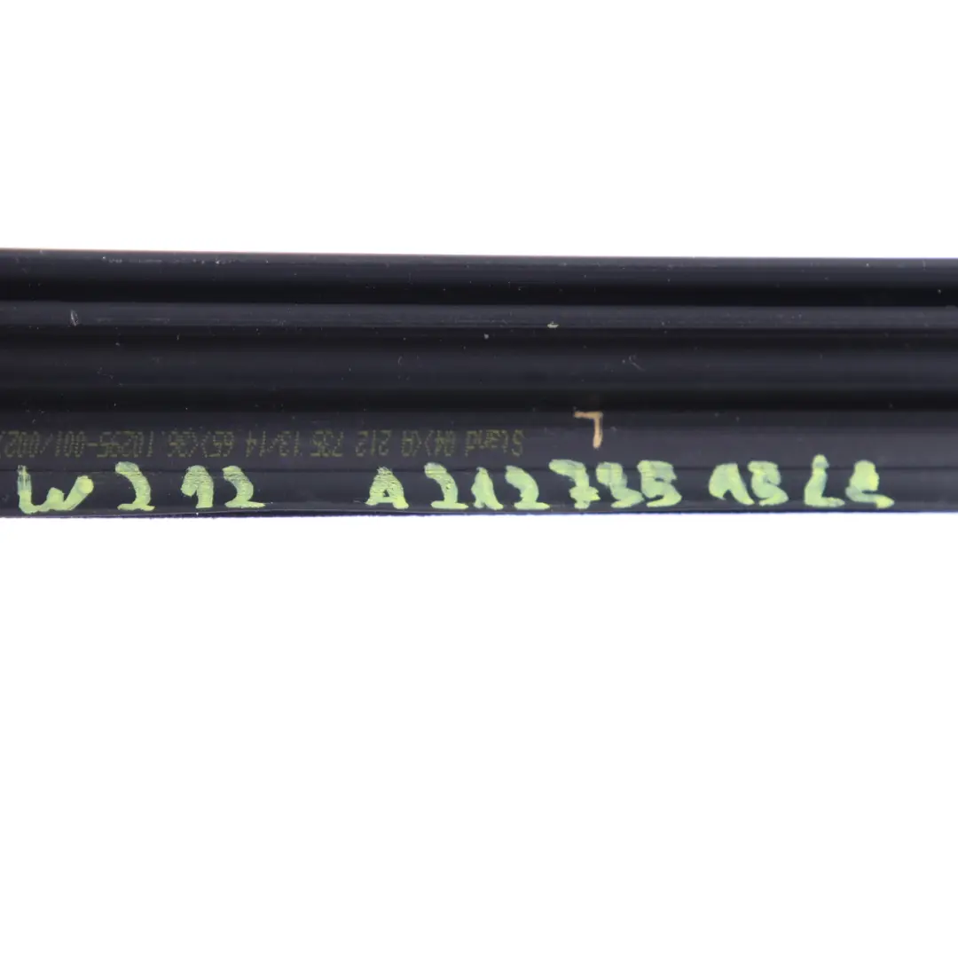 Joint De Vitre Porte Garniture Arrière Gauche N/S A2127351365 pour Mercedes W212 à propos du numéro de pièce A2127351565 Mercedes W212 Joint De Vitre Porte Garniture Arrière Gauche N/S A2127351365 - SKU A2127351565 - Numéro de pièce A2127351565