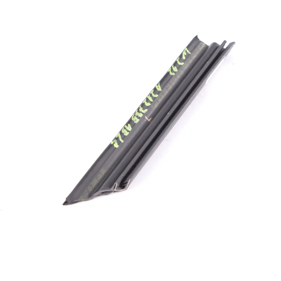 Mercedes W212 Guarnizione Finestrino Rivestimento Posteriore A2127351365 - SKU A2127351565 - Numero di parte A2127351565