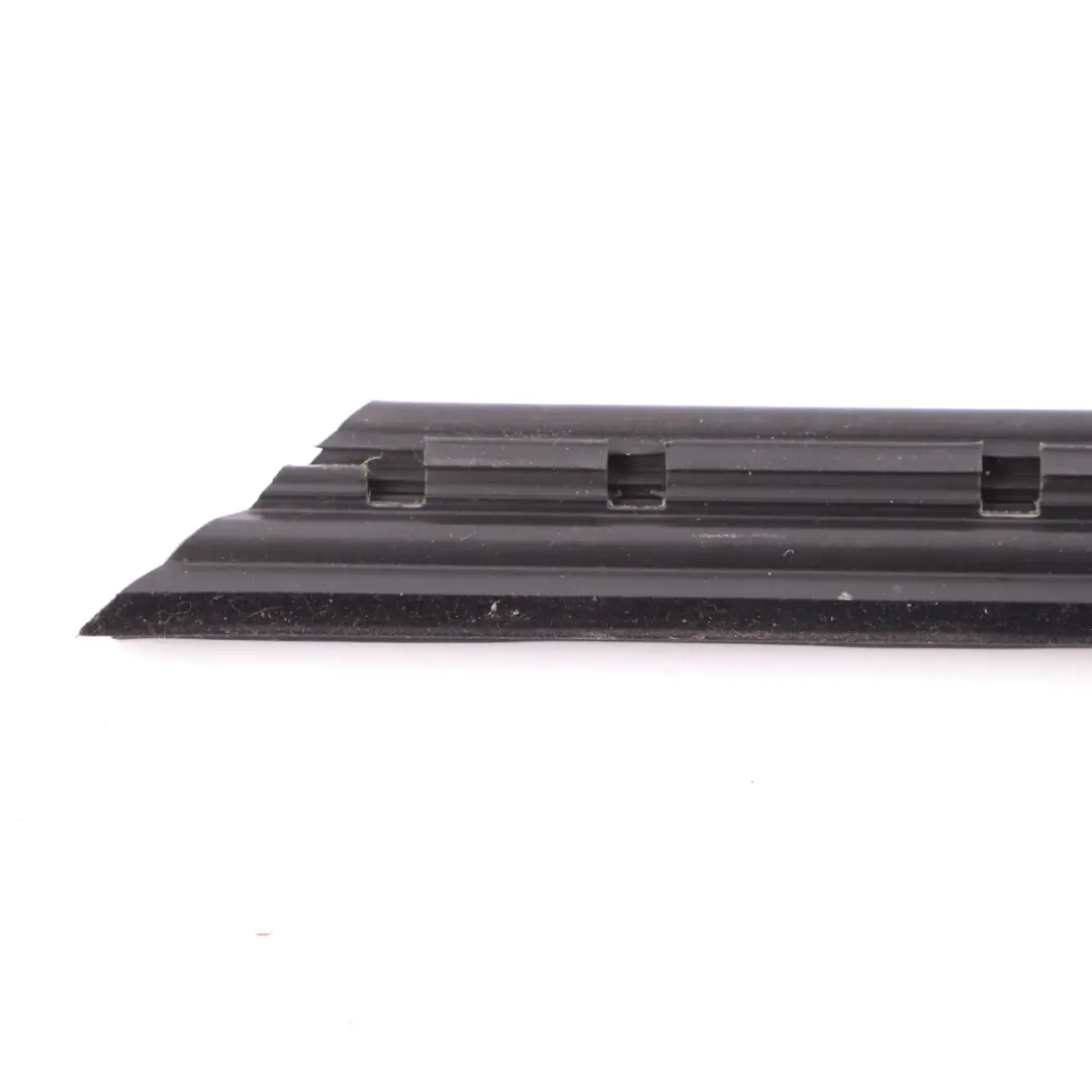 Mercedes W212 Window Seal Door Trim Strip Rear Left N/S A2127351365 - SKU A2127351565 - Número de pieza A2127351565