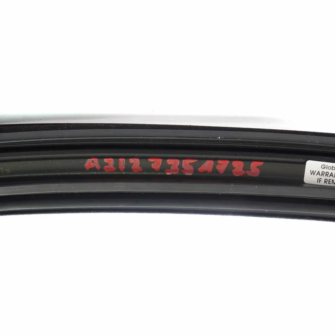Guarnizione Porta Mercedes W212 Guida Finestra Posteriore Sinistra per con numero di parte A2127351725 Guarnizione Porta Mercedes W212 Guida Finestra Posteriore Sinistra - SKU A2127351725 - Numero di parte A2127351725