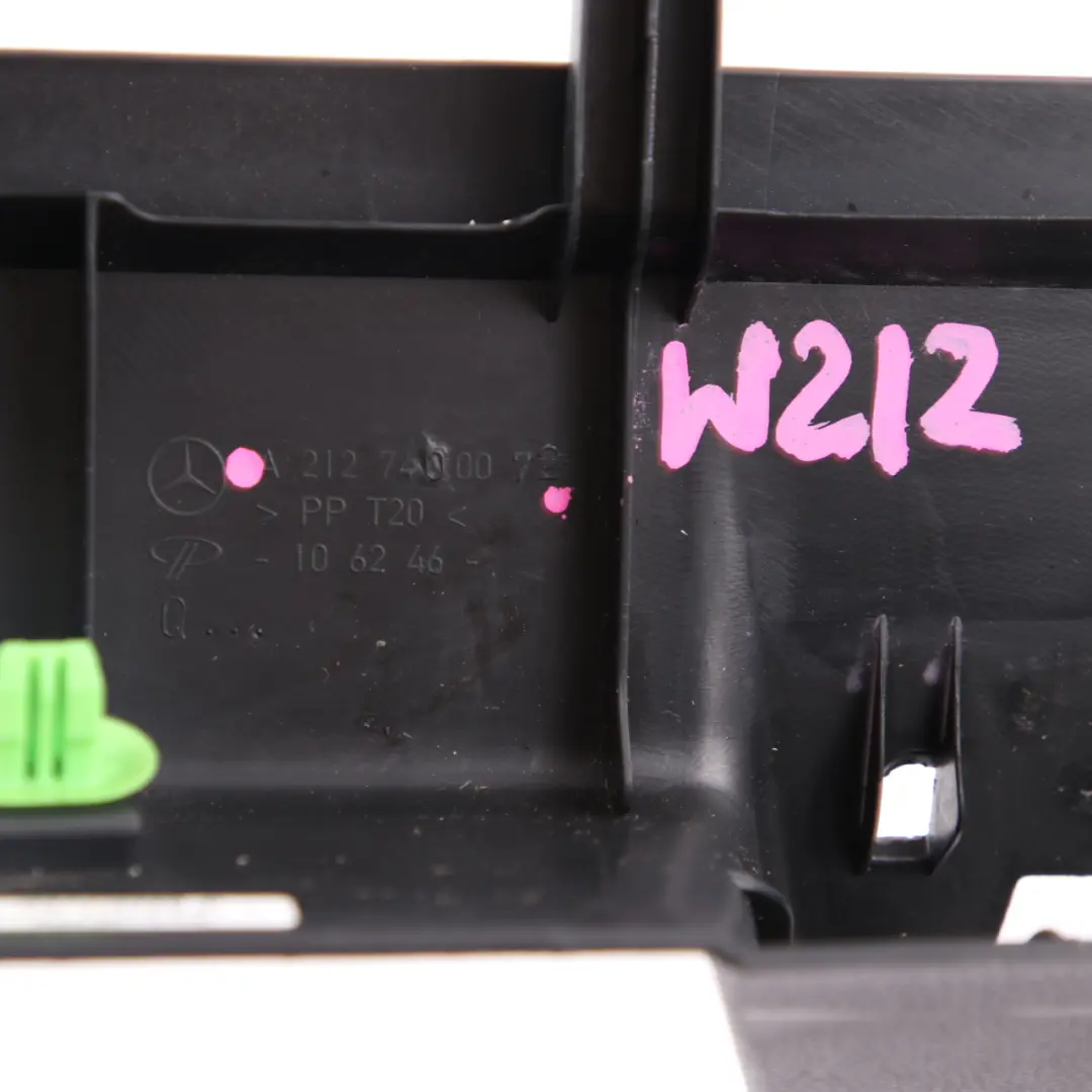 Heckklappenverkleidung Heckklappenblende schwarz E für Mercedes W212 mit Teilenummer A2127400072 Mercedes W212 Heckklappenverkleidung Heckklappenblende schwarz E - SKU A2127400072 - Teilenummer A2127400072
