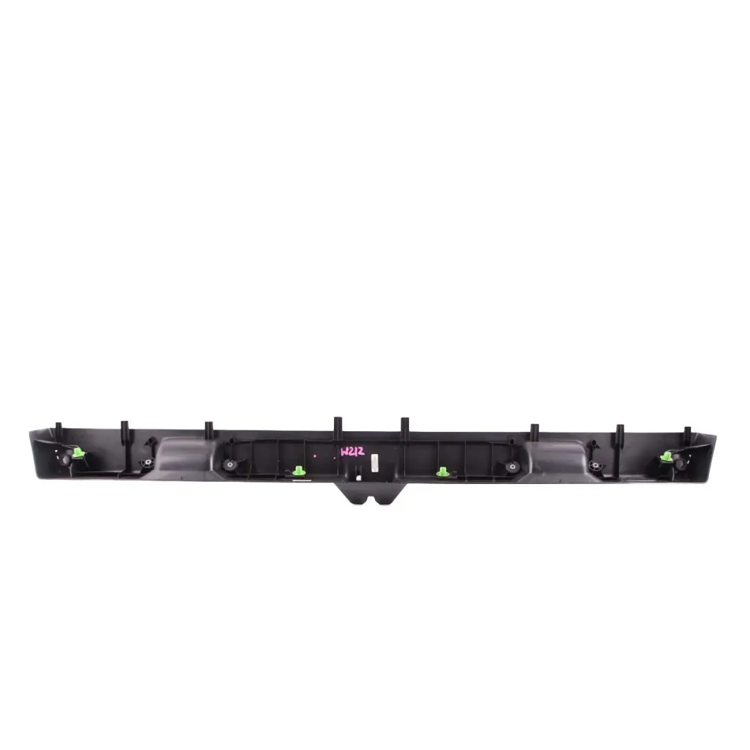 Heckklappenverkleidung Heckklappenblende schwarz E für Mercedes W212 mit Teilenummer A2127400072 Mercedes W212 Heckklappenverkleidung Heckklappenblende schwarz E - SKU A2127400072 - Teilenummer A2127400072