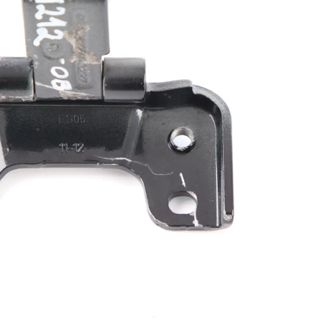 Zawias Klapy Bagażnika Prawo Obsidian Black 197 do Mercedes S212 o numerze A2127400237 Mercedes S212 Zawias Klapy Bagażnika Prawo Obsidian Black 197 - SKU A2127400237-OB - Numer Części A2127400237