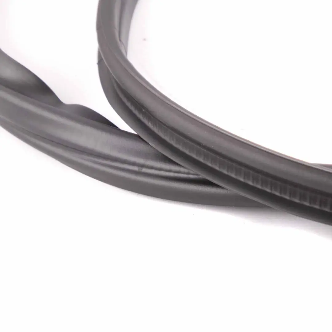 Uszczelka Klapy Bagażnika do Mercedes S212 Kombi o numerze A2127400378 Mercedes S212 Kombi Uszczelka Klapy Bagażnika - SKU A2127400378 - Numer Części A2127400378