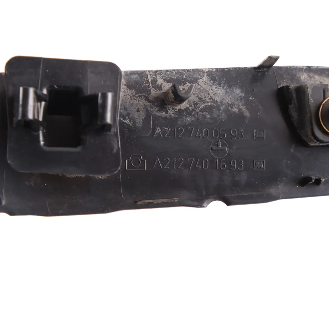 Listwa Pokrywa Bagażnika Oświetlenie Tablicy do Mercedes W212 o numerze A2127400593 Mercedes W212 Listwa Pokrywa Bagażnika Oświetlenie Tablicy - SKU A2127400593 - Numer Części A2127400593