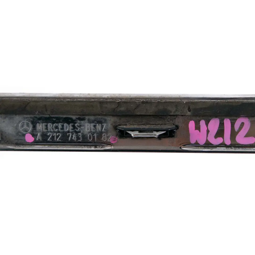 Mercedes W212 Tira Embellecedor Portón Maletero Trasero Cromado - SKU A2127430182 - Número de pieza A2127430182
