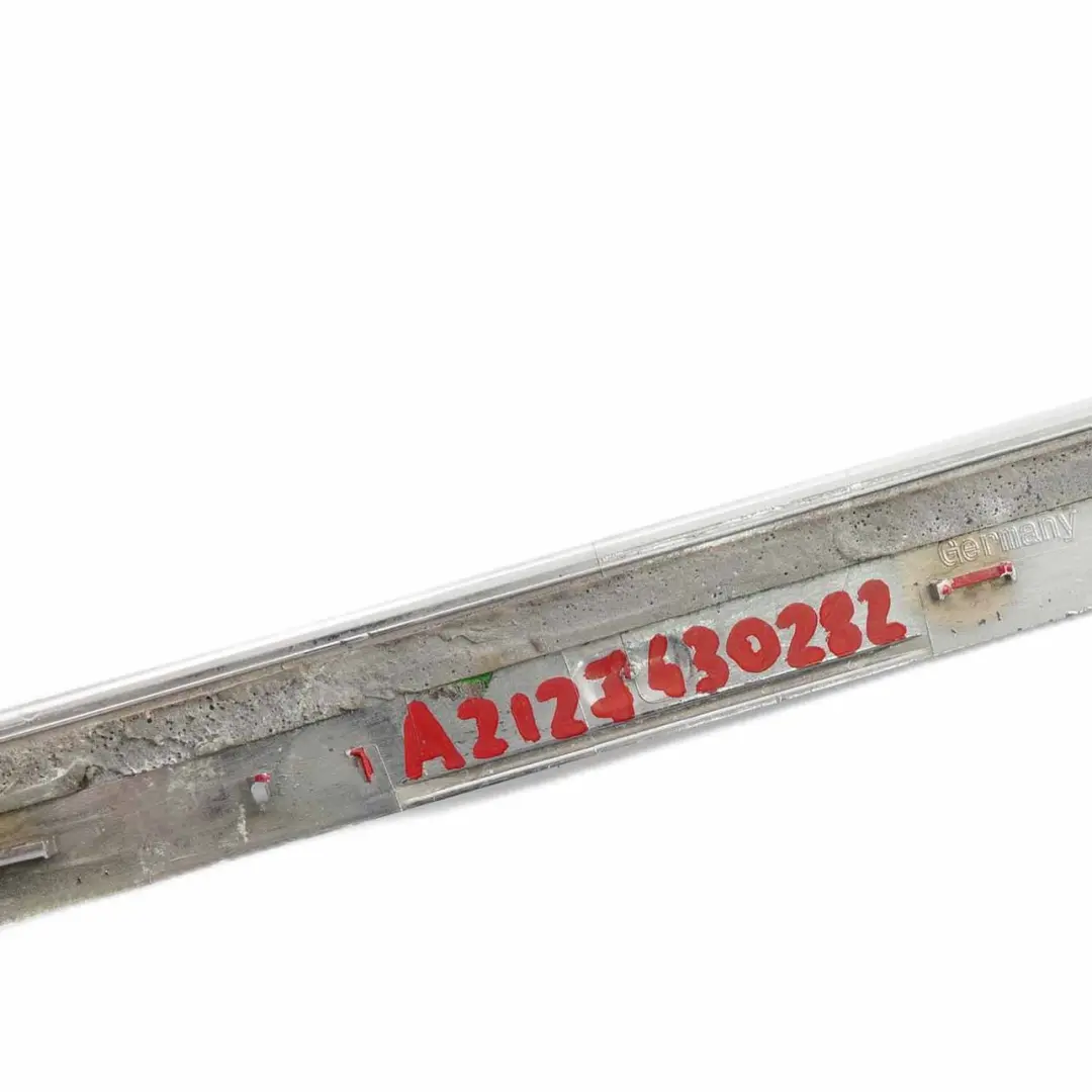 Mercedes W212 Bandeau Coffre Couvercle Hayon Arrière Chromé - SKU A2127430282 - Numéro de pièce A2127430282