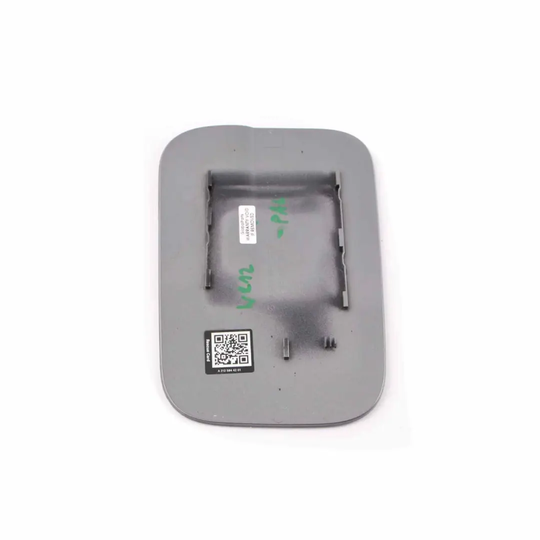 Kraftstoffklappe Tankdeckel Palladiumsilber Metallic für Mercedes W212 mit Teilenummer A2127570006 Mercedes W212 Kraftstoffklappe Tankdeckel Palladiumsilber Metallic - SKU A2127570006-PAL - Teilenummer A2127570006