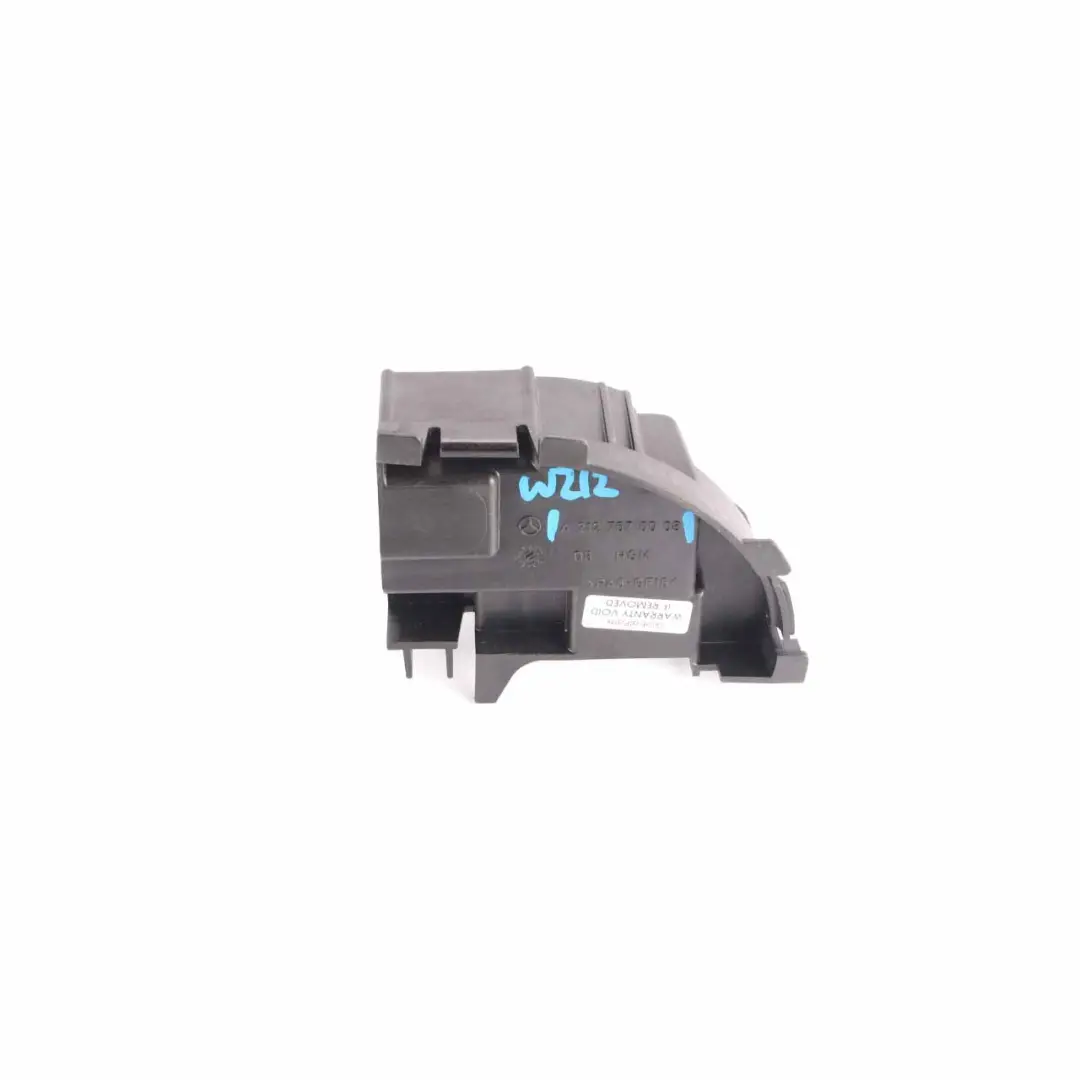 Mercedes W212 Tapa del Maletero Tailgate Lock Cover Recorte - SKU A2127570008 - Número de pieza A2127570008